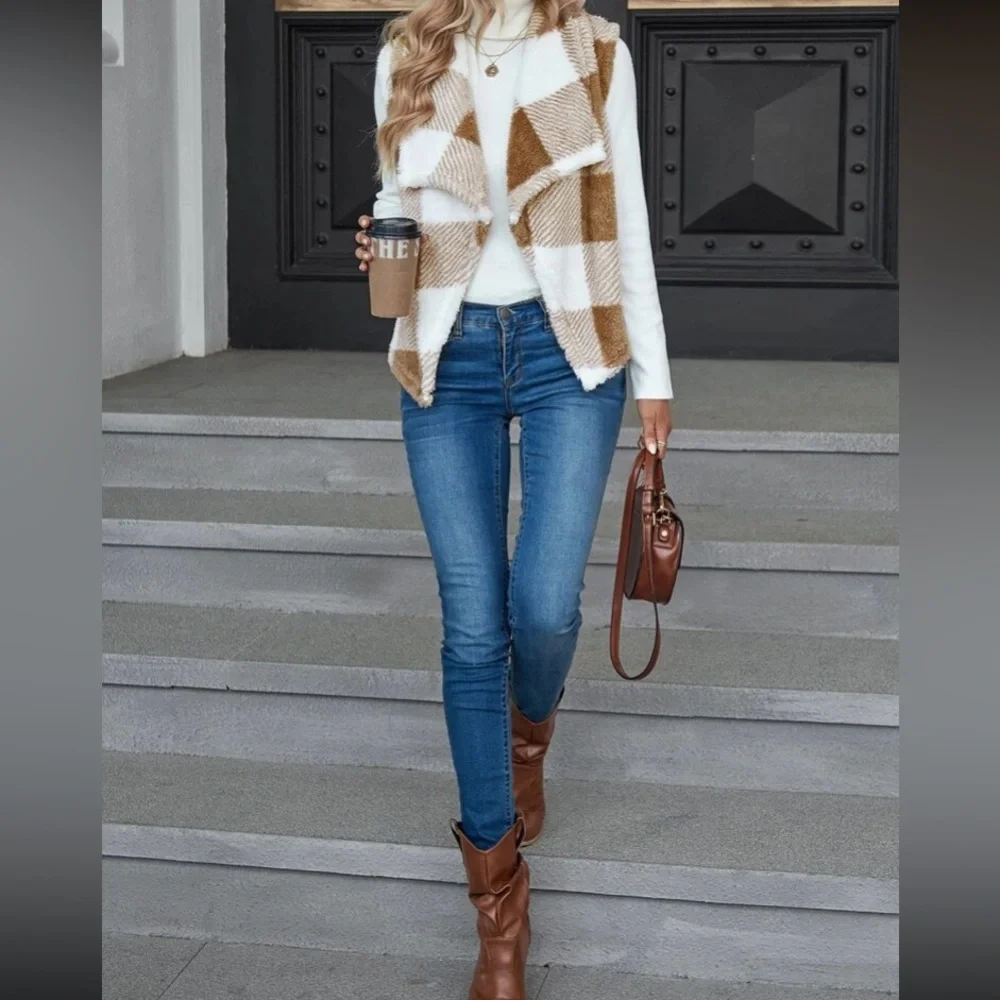 Cozy Buffalo plaid open front vest - Picture 10 of 15